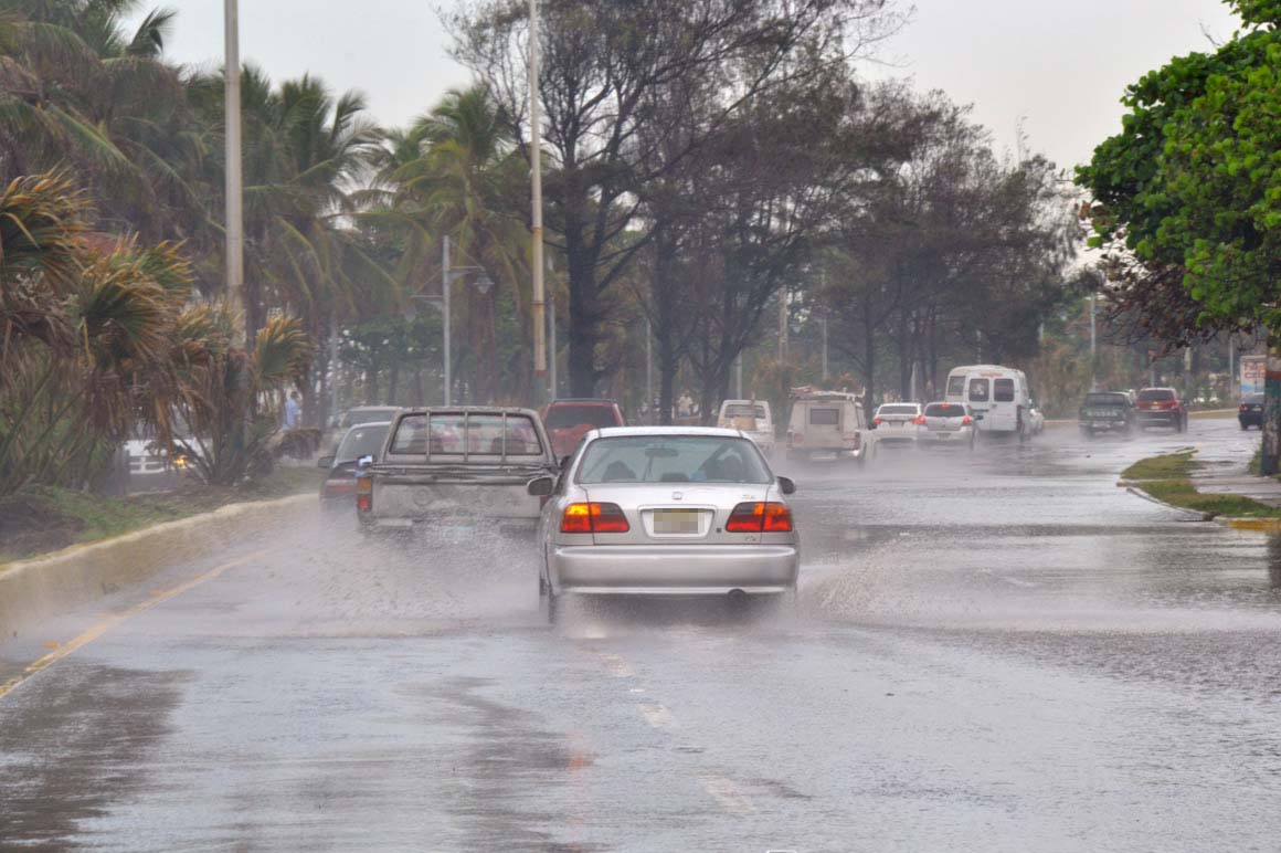 Persistirán los aguaceros y tormentas eléctricas debido a la vaguada