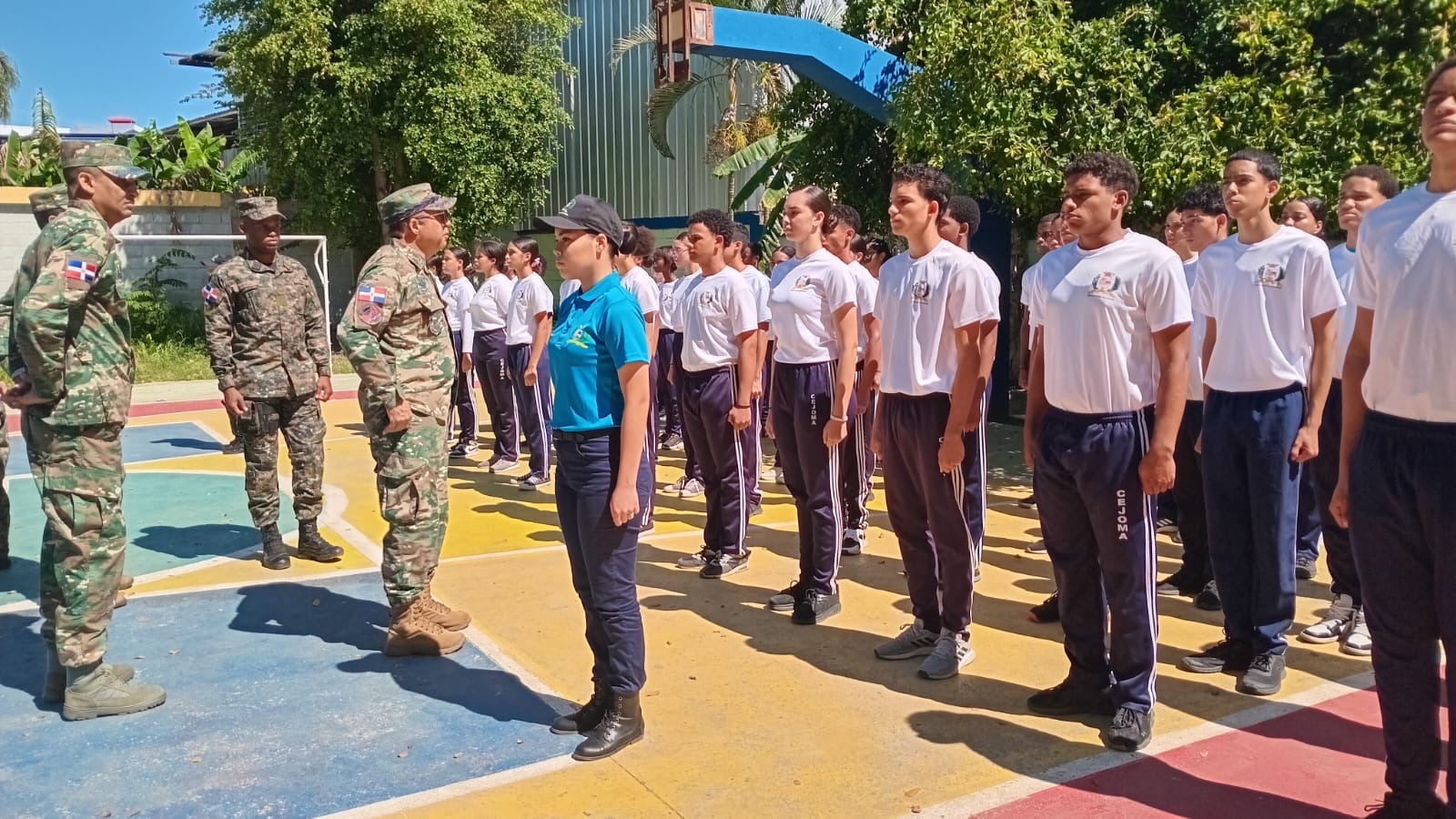 Director General del Servicio Militar Voluntario supervisa centros de la zona norte y motiva a estudiantes