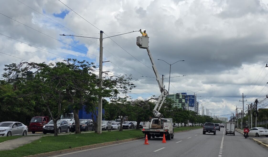 EDENORTE y Alcaldía de Santiago iluminan tramo de la Autopista Duarte en Santiago