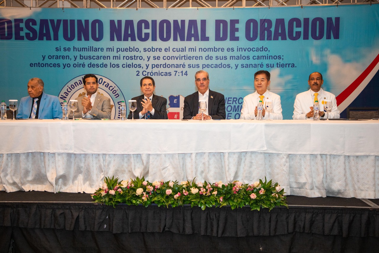 Presidente Abinader llama a la unidad nacional y destaca el poder de la oración