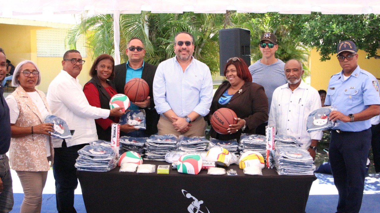 Inefi y los Dodgers remodelan canchas escolares en Guerra