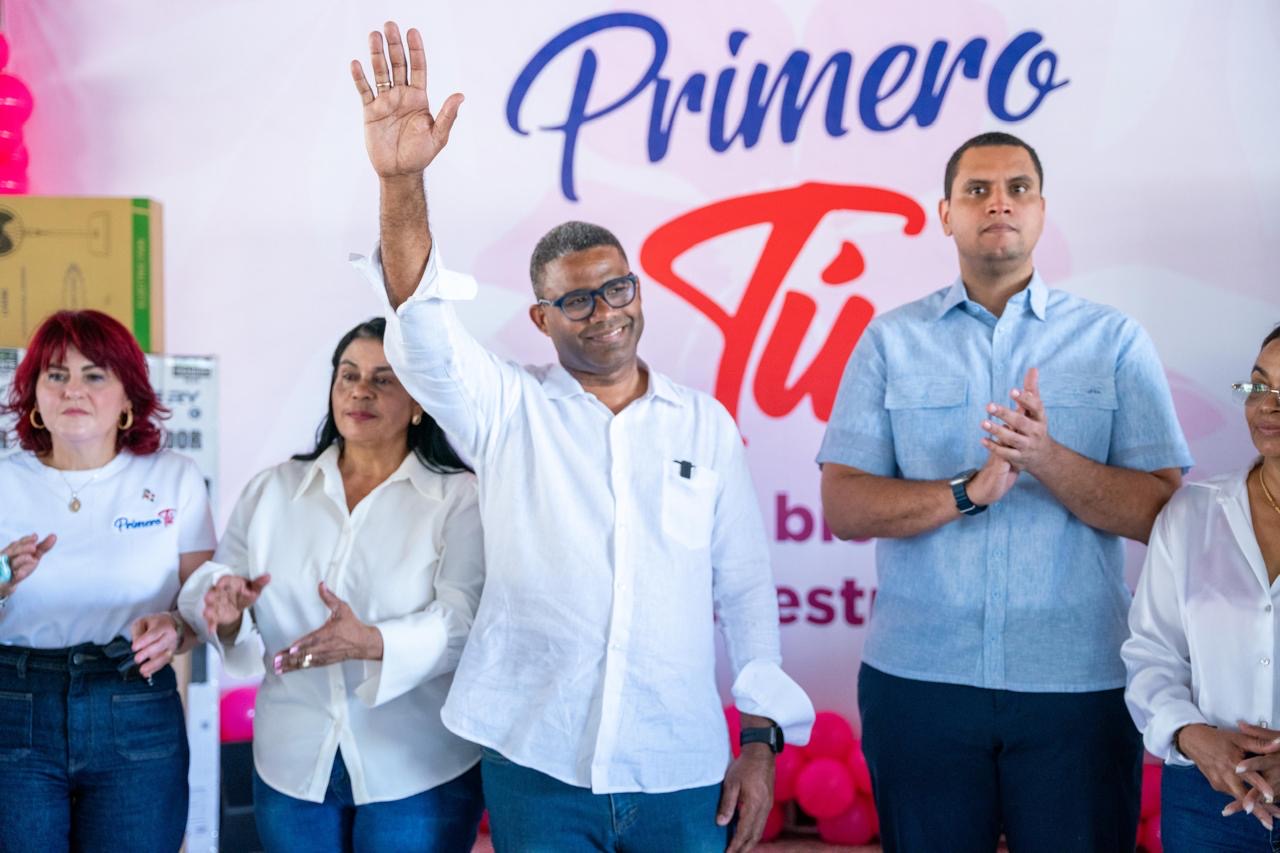 Madres de Nagua reciben homenaje de Propeep en un gesto de amor y compromiso social