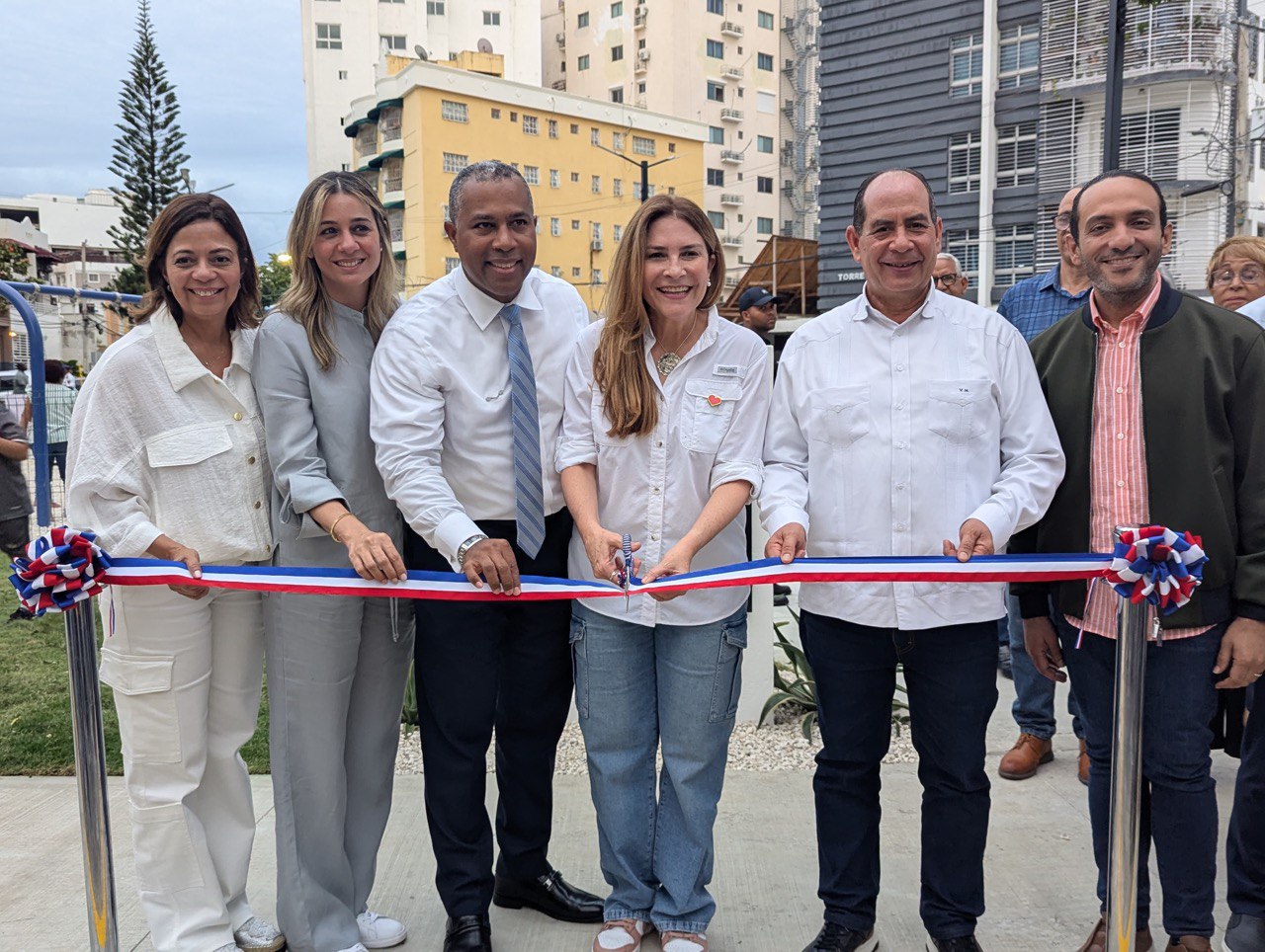 Carolina Mejía entrega el nuevo parque Renacimiento II, una petición comunitaria de hace 15 años
