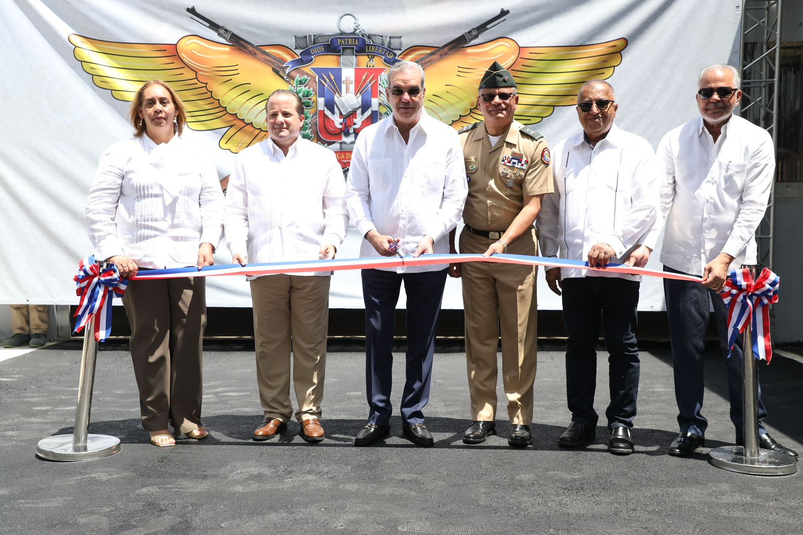 Presidente Abinader inaugura primera fase planta ensamblaje de vehículos en San Cristóbal dando un paso histórico en la industria militar dominicana