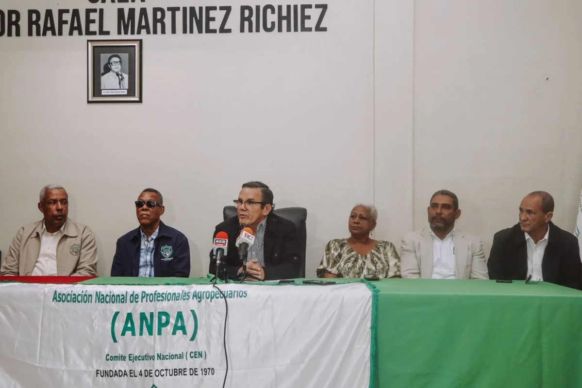 Tito Hernandez anuncia aumento salarial de un 42% para los profesionales agropecuarios