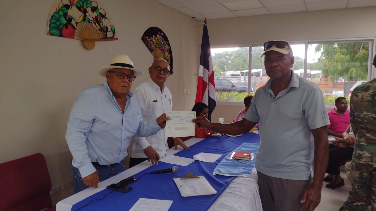 IAD entrega RD$2.817,142.84 a parceleros Baiguá; tercer pago zafra 2023-2024 sube a un total de RD$12,962,547