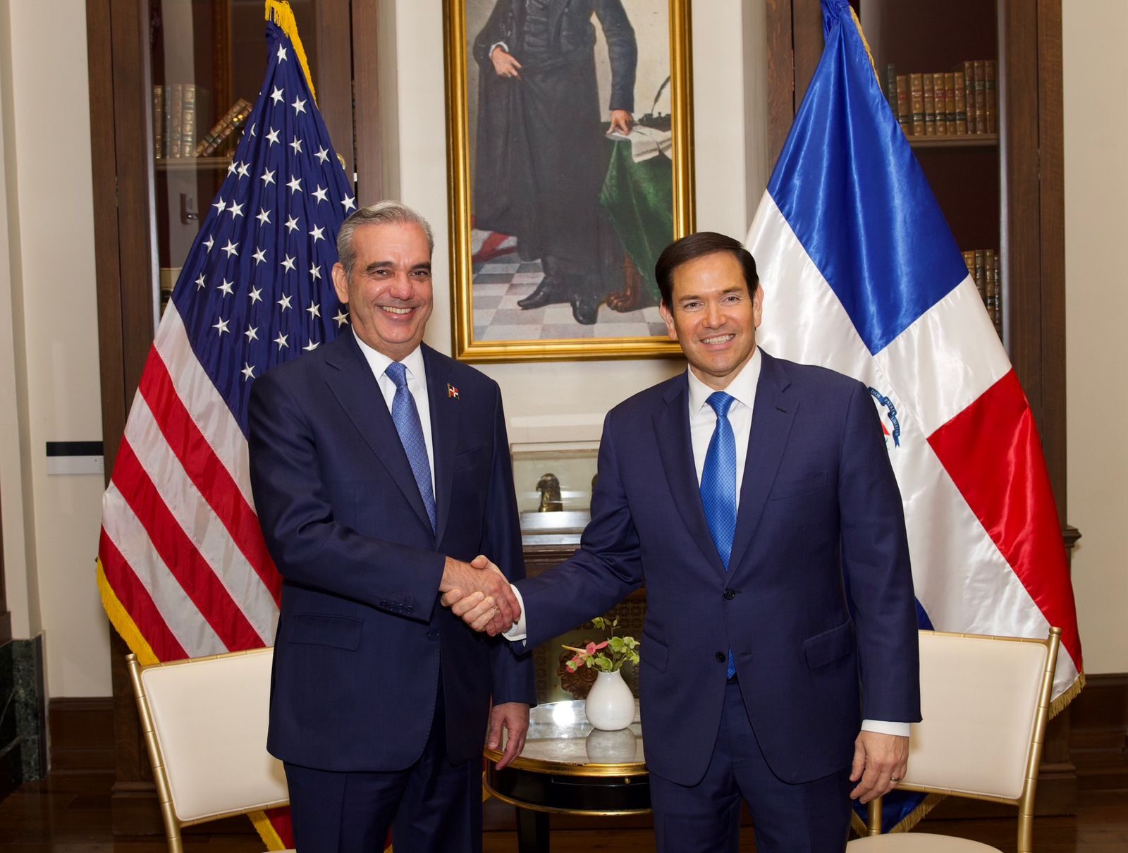 Presidente Abinader y Secretario de Estado Marco Rubio abordan crisis haitiana en reunión bilateral en Washington