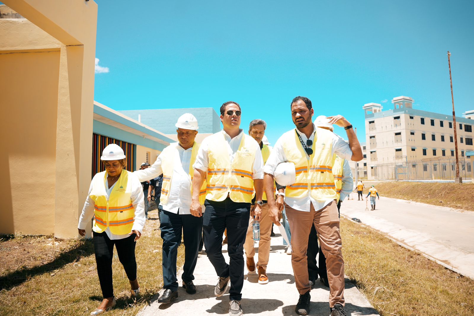 Ministro Bonilla supervisa avances en construcción del Centro Correccional de Las Parras
