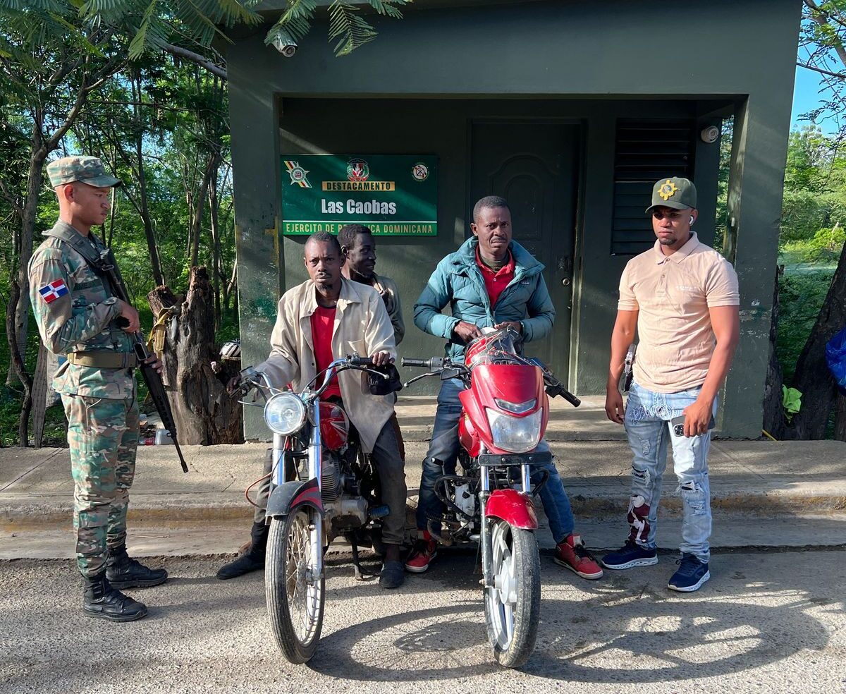 En Montecristi envían a la justicia a hombre por transportar a 02 indocumentados
