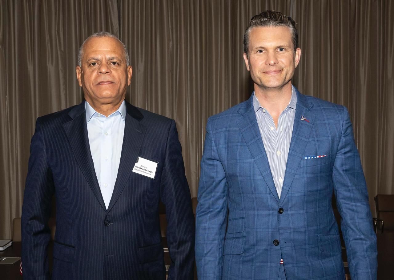 Ministro de Defensa de RD sostiene reuniones estratégicas con el secretario de Defensa de EE. UU. y el comandante del Comando Sur durante CENTSEC 2025