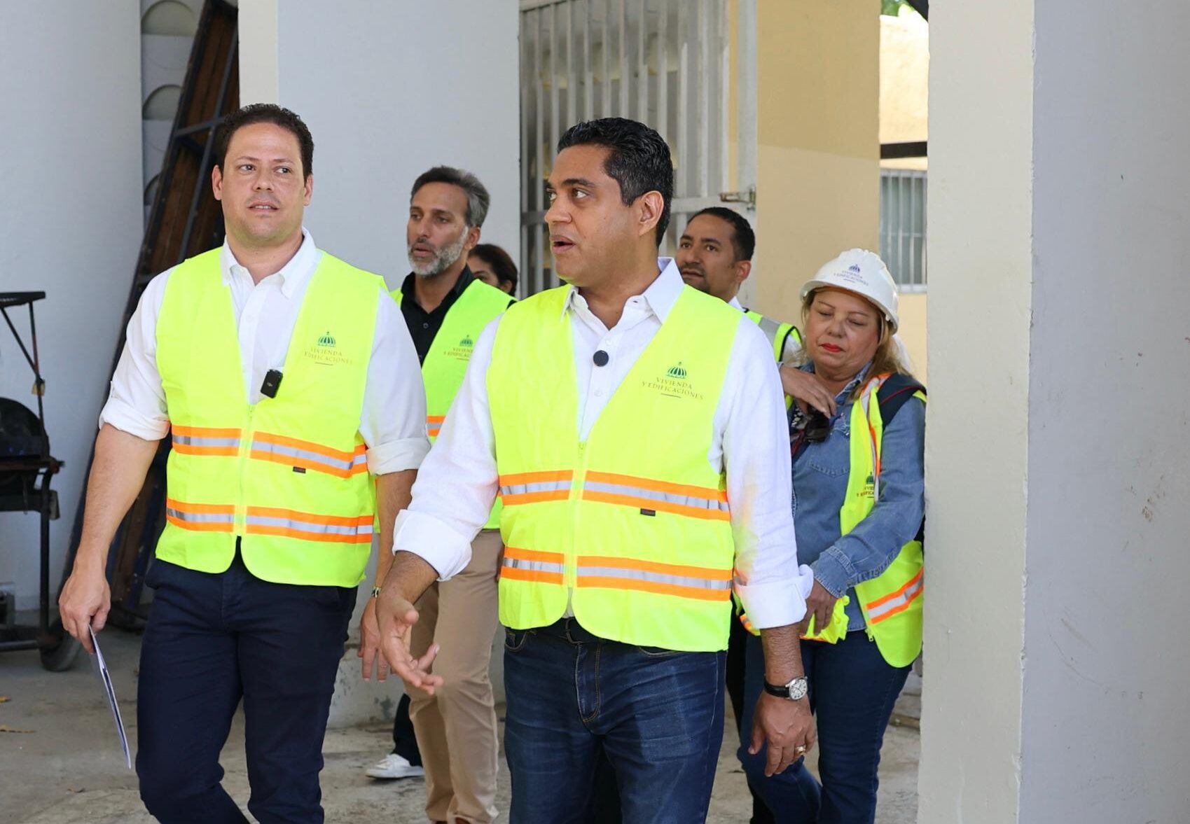 Ministros Carlos Bonilla y Kelvin Cruz supervisan remodelación del Centro Olímpico Juan Pablo Duarte