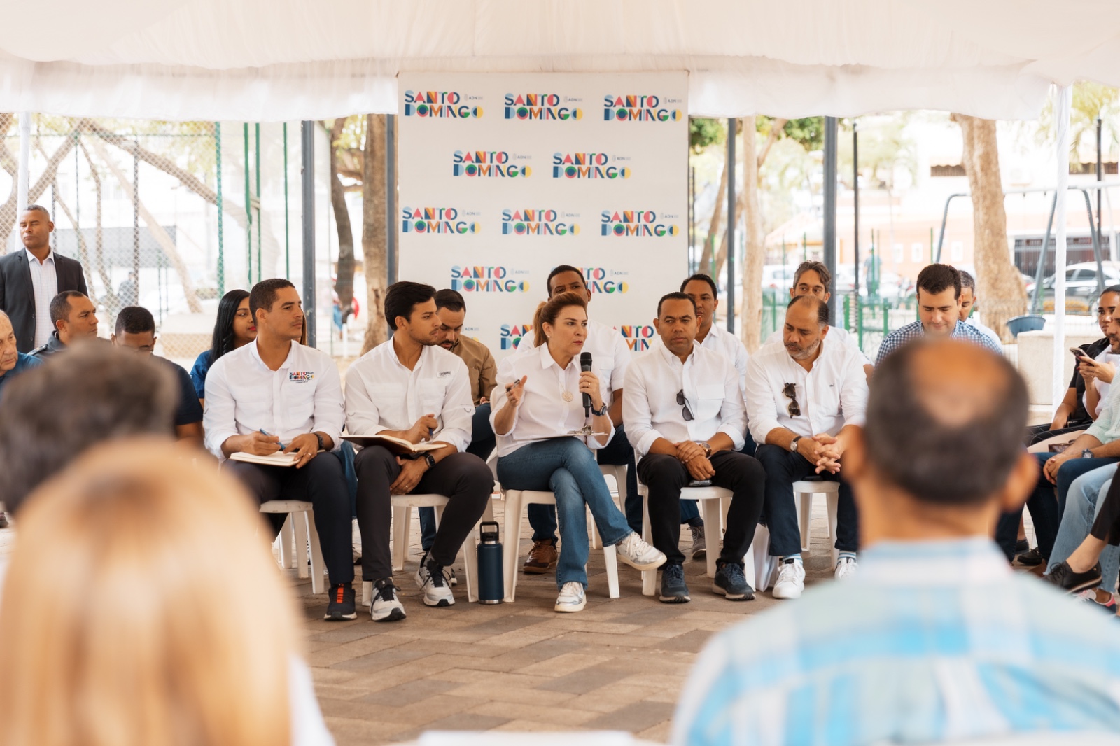 Carolina Mejía lleva programa La Alcaldía Llega a Ti a los comunitarios de Naco