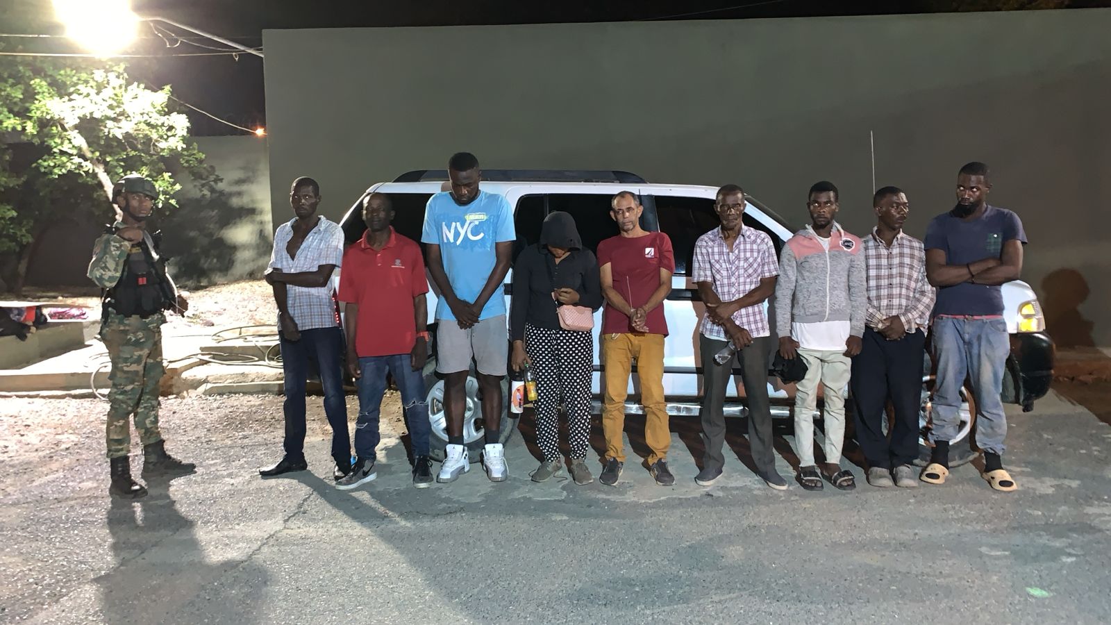 Arrestan hombre y mujer con 18 inmigrantes indocumentados en dos jeepetas en Dajabón y Valverde