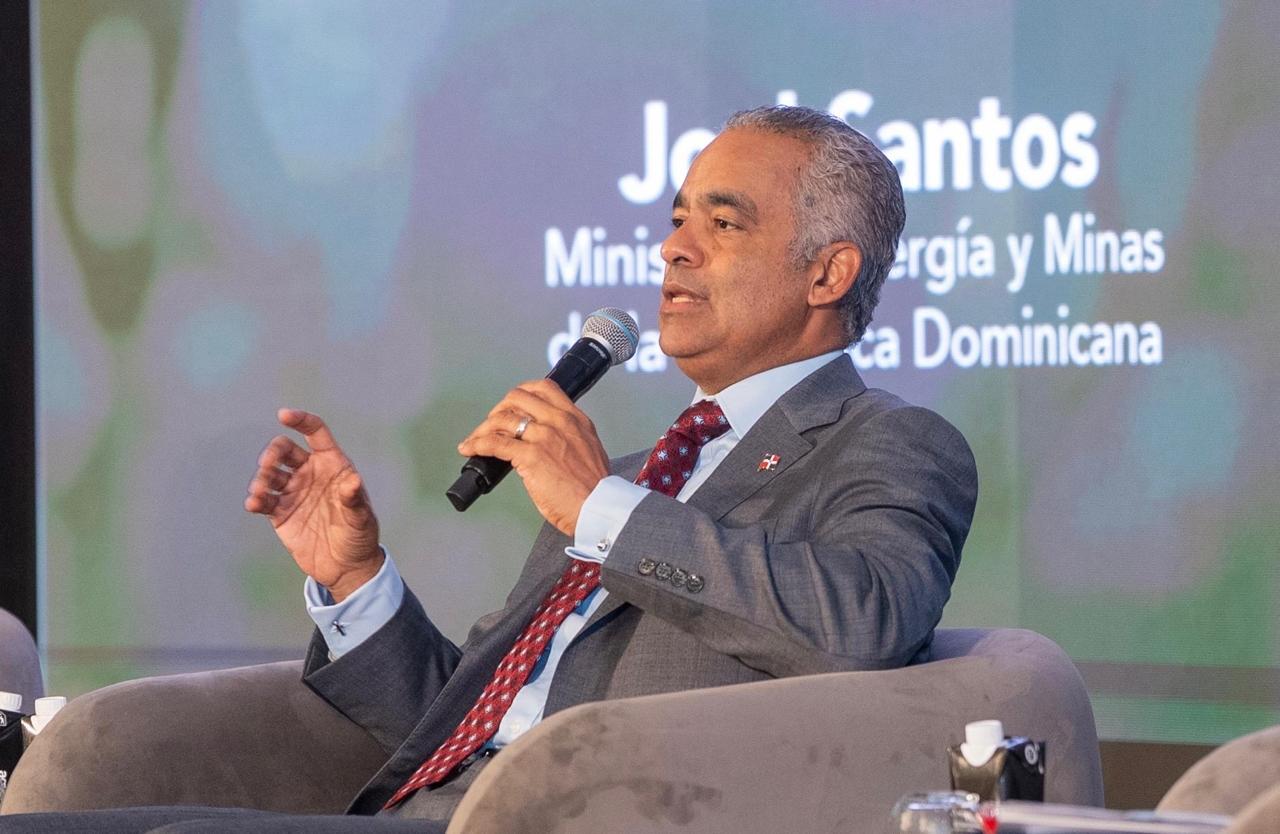 Ministro Joel Santos: “El 64 % de proyectos de energía renovable en RD es respaldado por sector financiero”