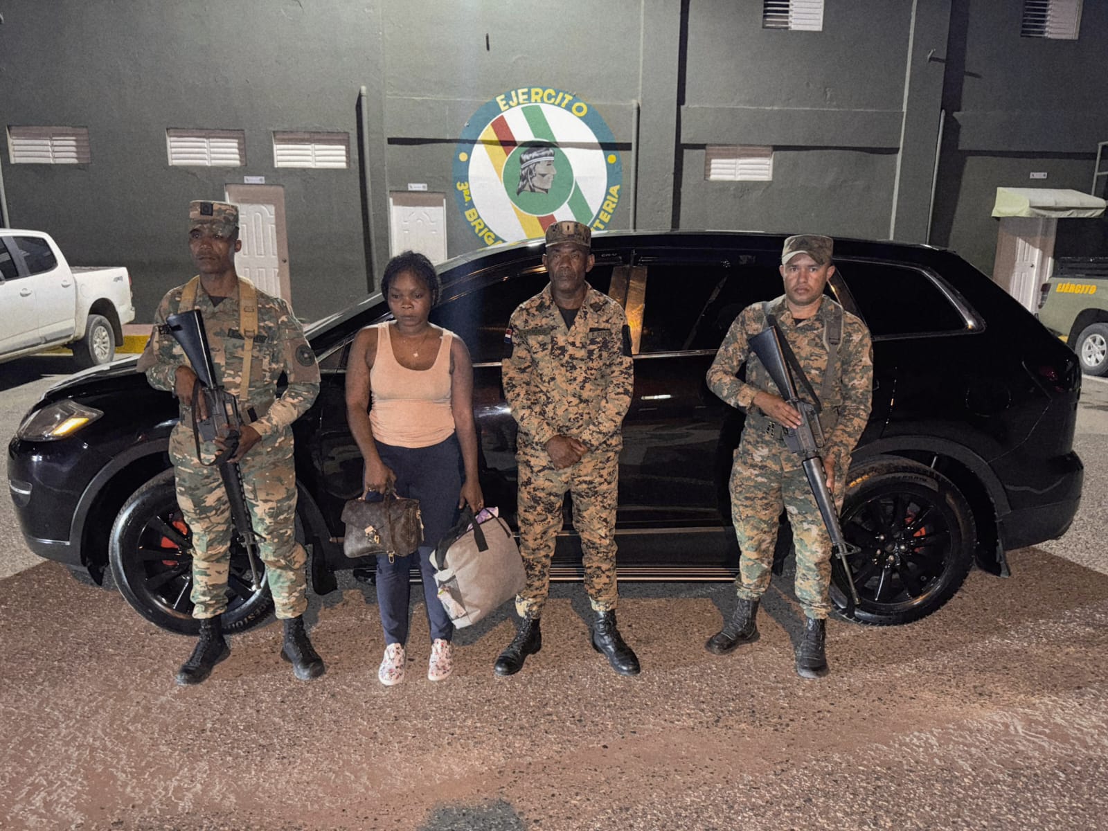 Detienen segundo teniente del ERD y cabo de la PN con inmigrantes haitianos indocumentados en San Juan de la Maguana