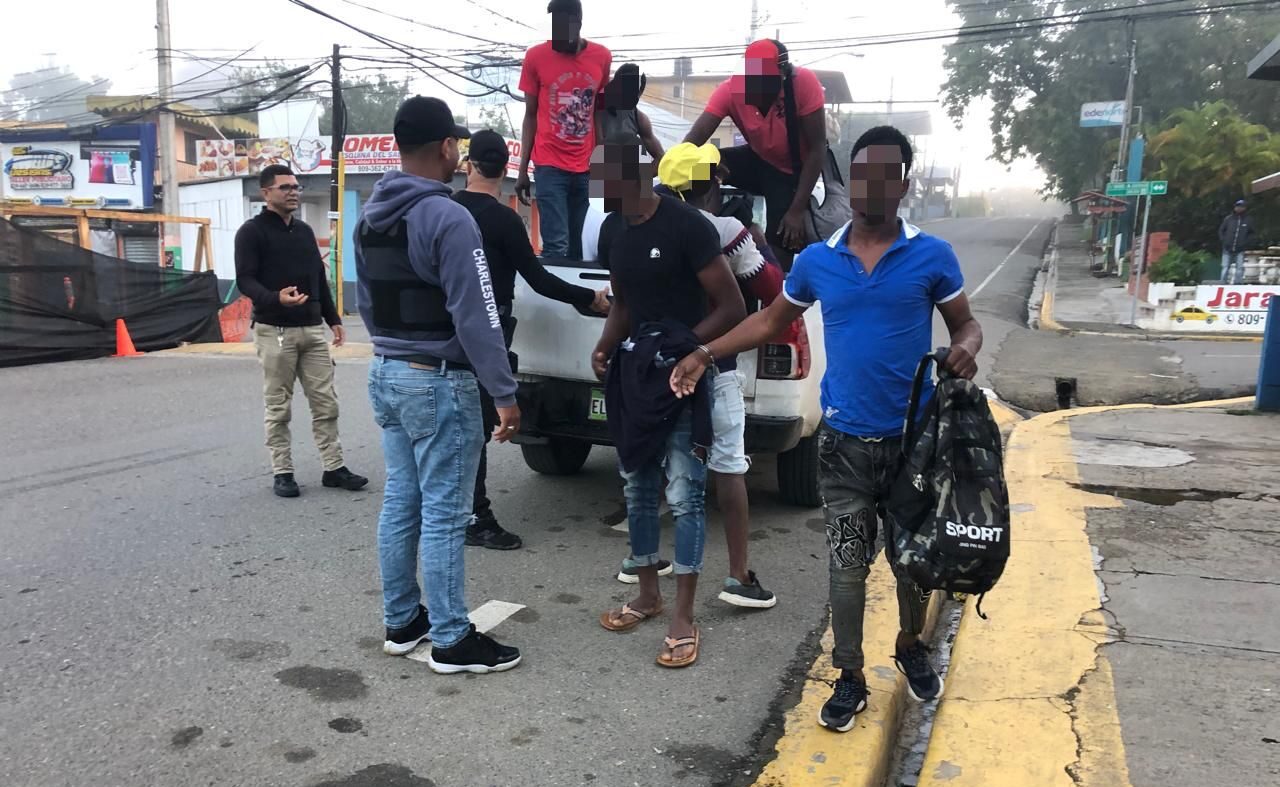 Unidades de la DGM detienen 1,083 y deportan 450 extranjeros indocumentados sorprendidos en el país