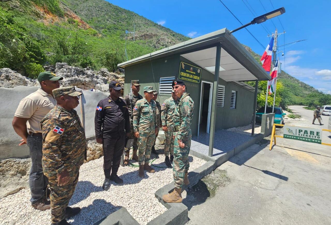 Comandante General del Ejército supervisa tropas enviadas a reforzar frontera en Independencia