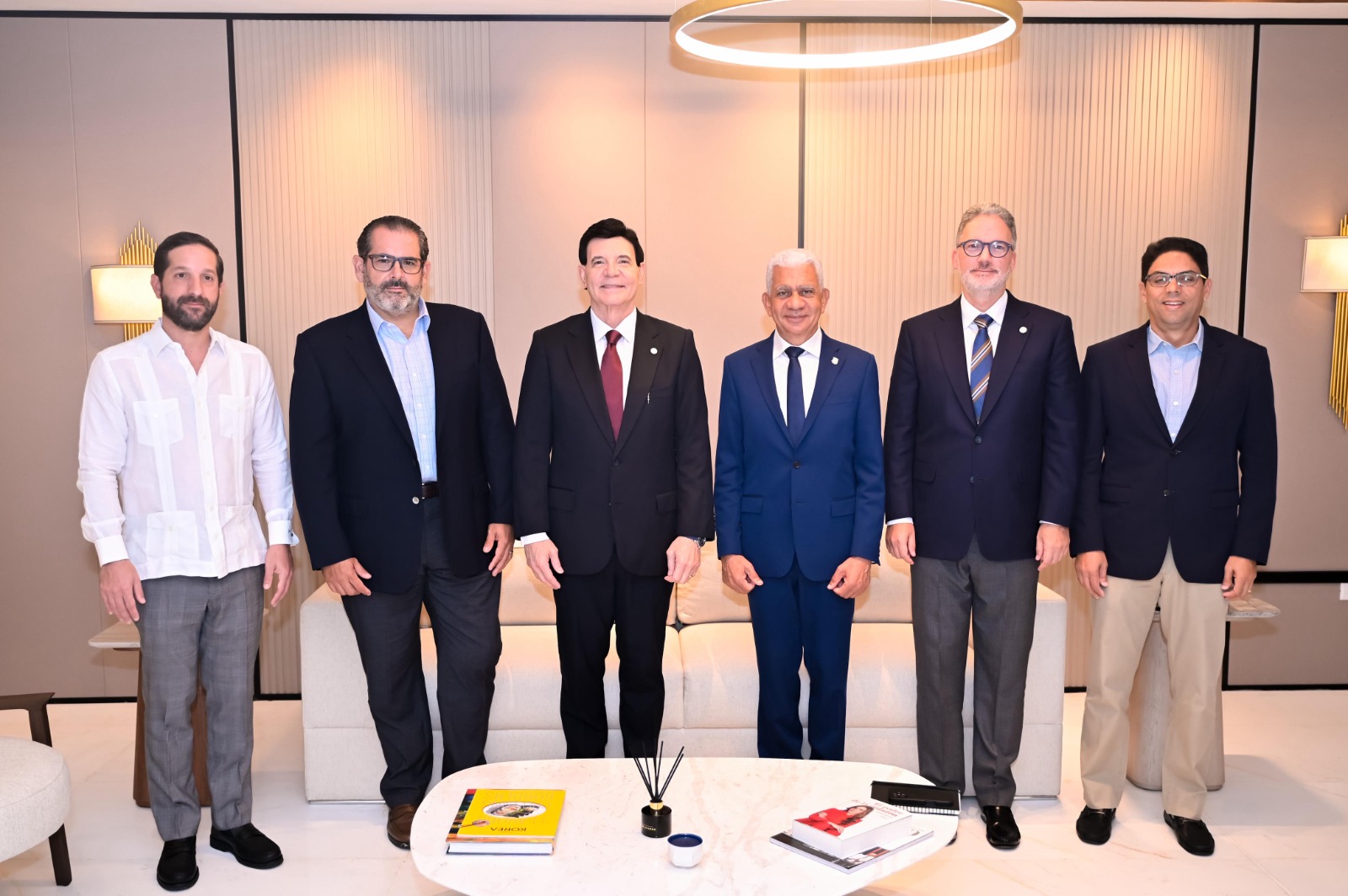 La AIRD visita al presidente del Senado y destaca importancia del marco legislativo para el fortalecimiento industria