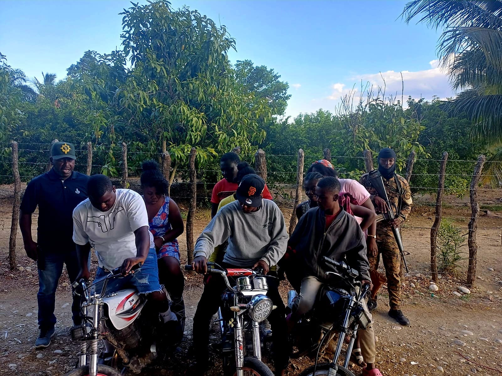 Detienen 13 migrantes haitianos indocumentados cuando eran transportados en motocicletas