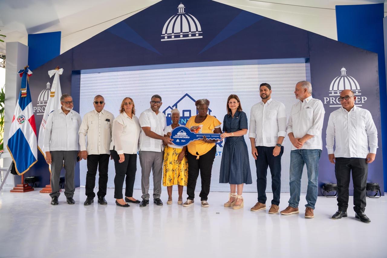 Gobierno dignifica la vida de 40 familias con entrega de viviendas en Cañada Honda; San Cristóbal