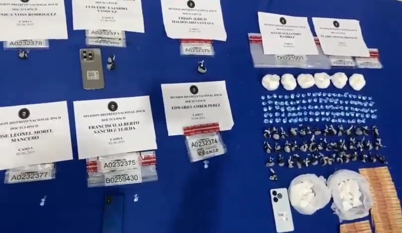 DNCD apresa dos personas e interviene centro venta de drogas en el sector Villa Francisca, DN
