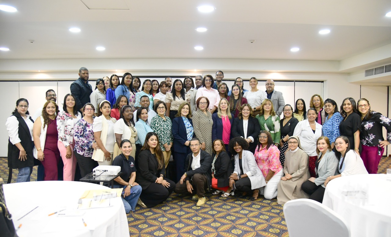 Ministerio de Salud presenta resultados de estudio nutricional en hogares permanentes de adultos mayores