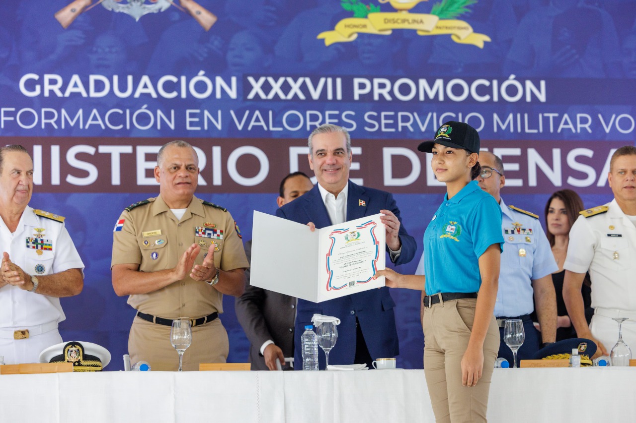 Presidente Abinader encabeza graduación y toma juramento de más de 5 mil jóvenes del Servicio Militar Voluntario