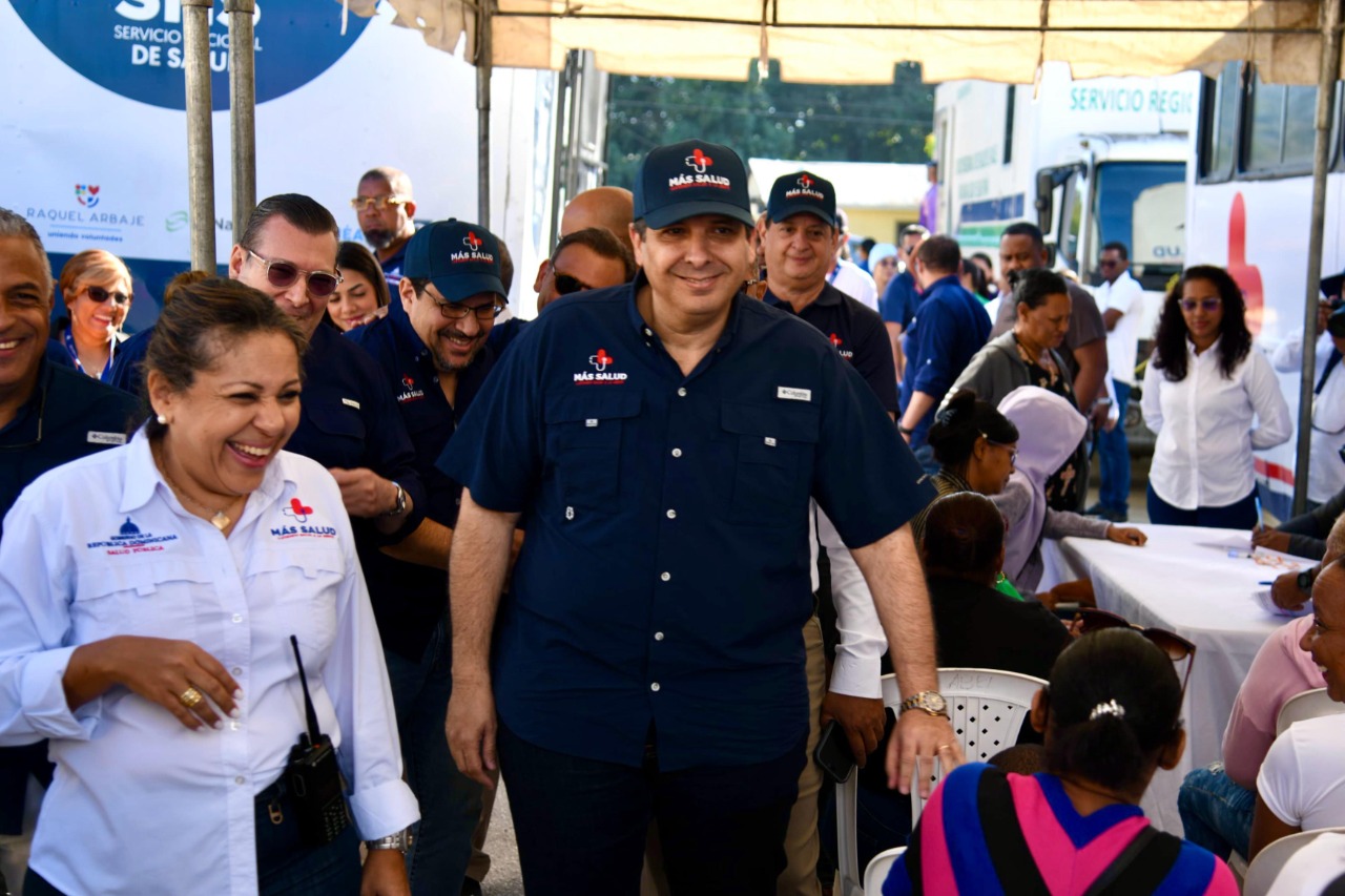 Ministerio de Salud continúa con el operativo médico “Más Salud”, esta vez se traslada a Barahona