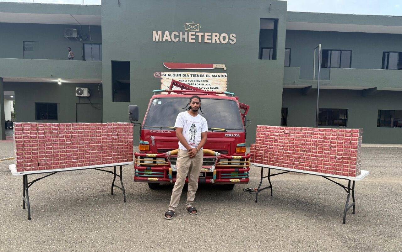 Apresan camionero que ocultaba contrabando de 90 mil cigarrillos en Santiago Rodríguez