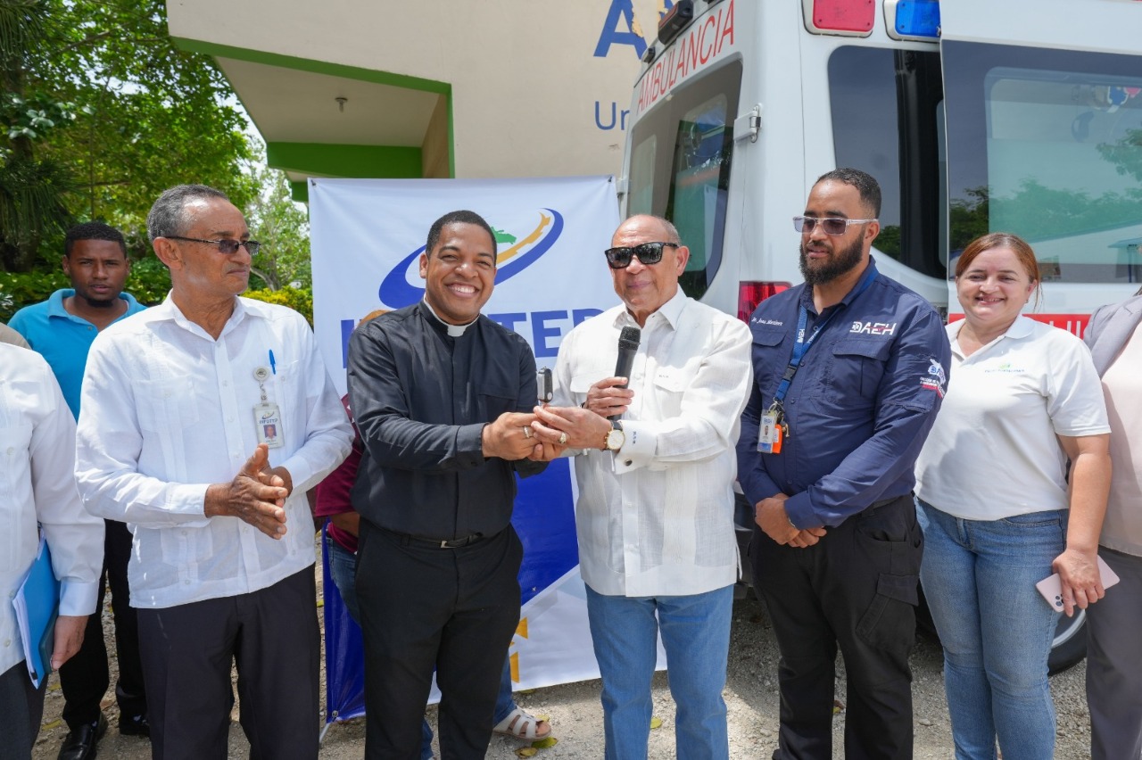 INFOTEP entrega aula móvil al Politécnico Ann & Ted Kheel para fortalecer la formación técnica en salud