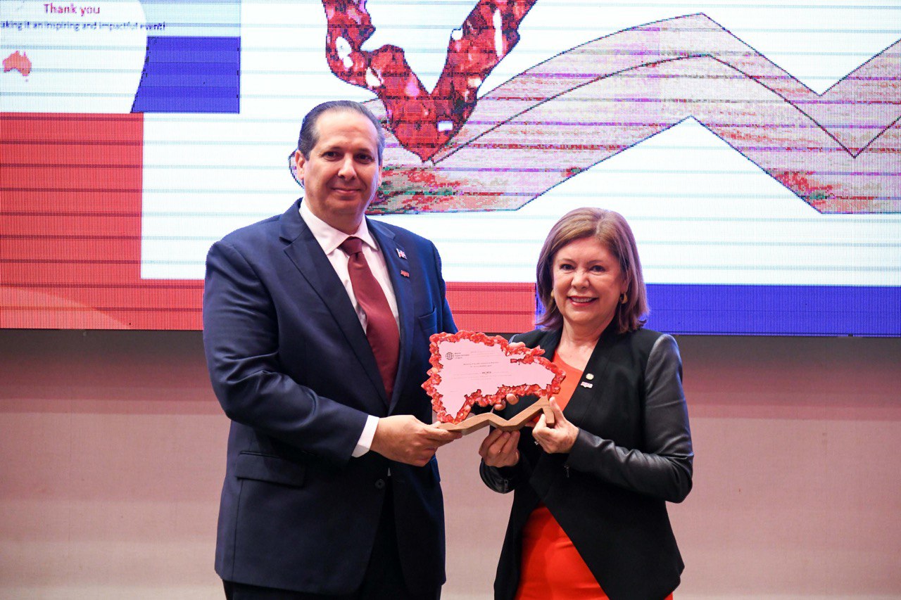 Ministro de Salud recibe premio internacional otorgado a RD por la ejecución de la estrategia HEARTS