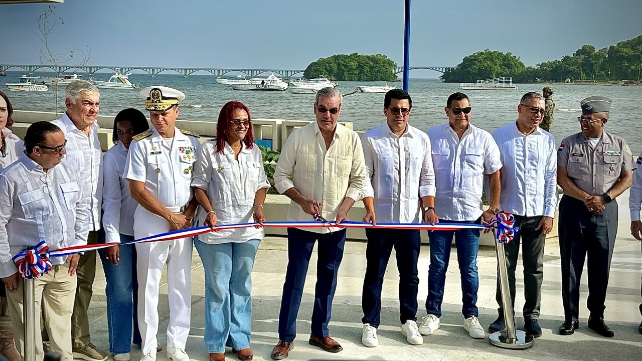 Presidente Abinader y ministro Collado inauguran reconstrucción de Malecón y otras obras en Samaná