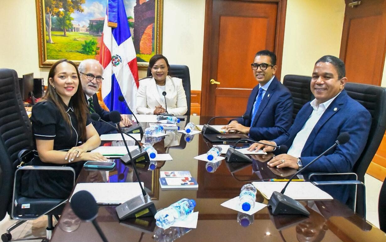 Comisión Especial que estudia proyecto de ley sobre libertad de expresión escuchó a representantes de Participación Ciudadana