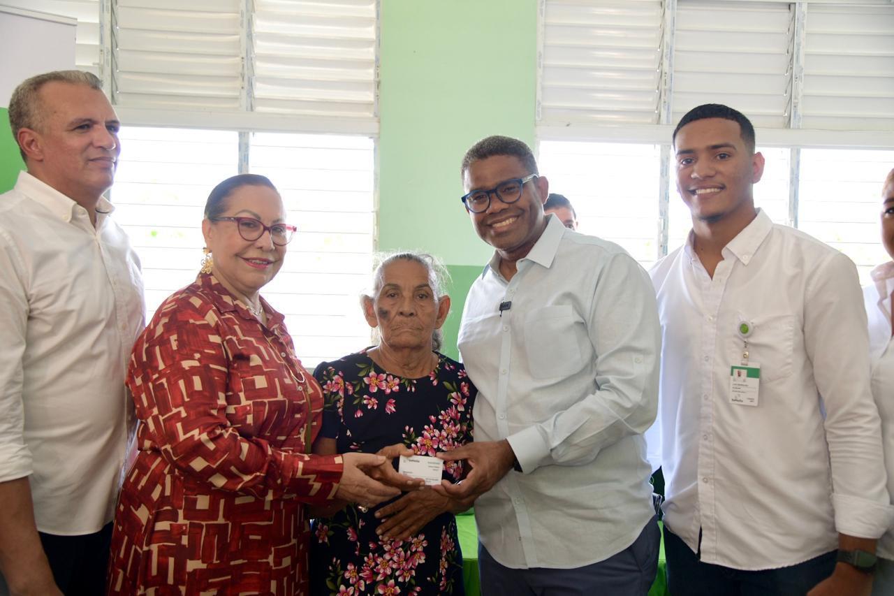 Comunitarios de Estancia del Yaque resaltan acciones sociales del Gobierno a través de Propeep