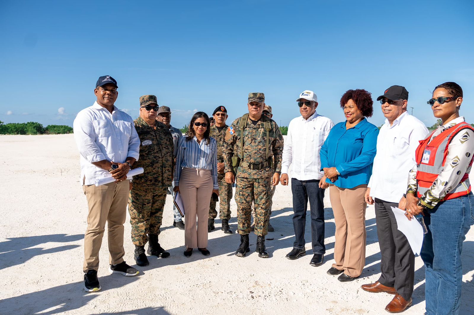 Ministros de Defensa y Administrativo de la Presidencia supervisan construcción de mercados binacionales en la frontera RD-Haití