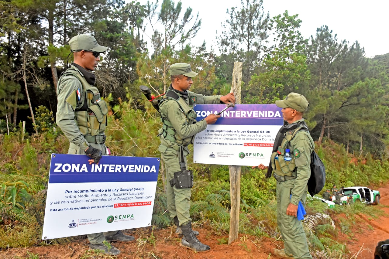 Medio Ambiente recupera parte de La Humeadora con apoyo de fuerzas del orden