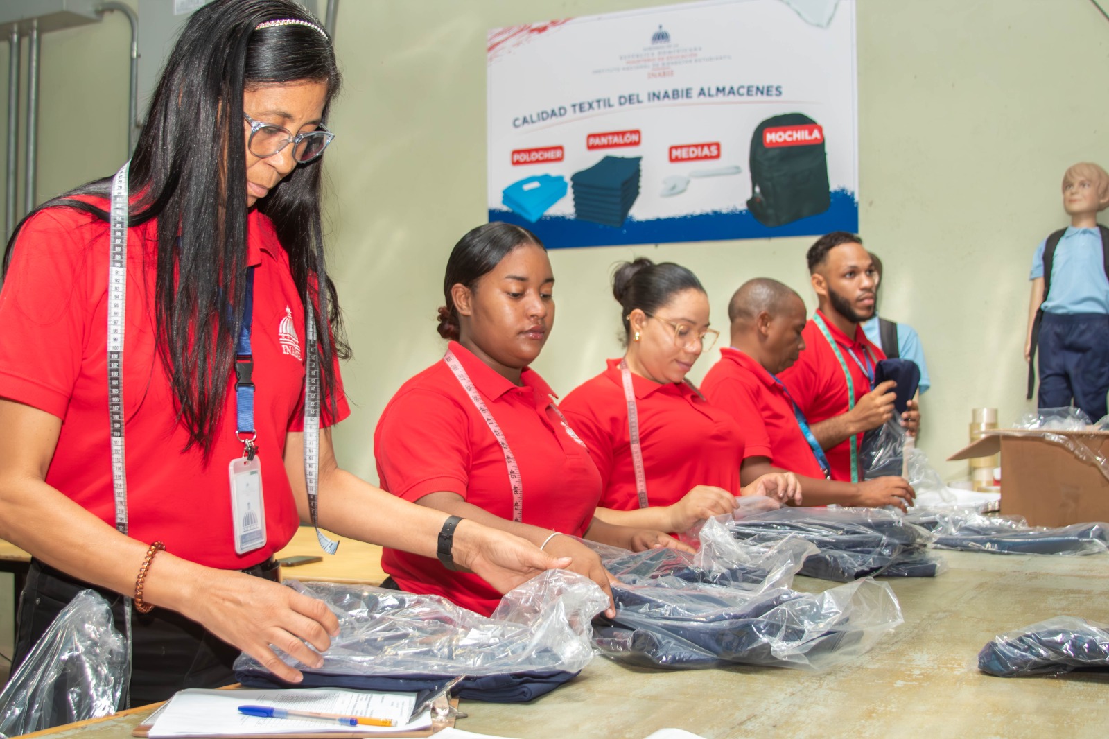 INABIE empieza a recibir miles de artículos para armar kits escolares; garantiza distribución a tiempo a los estudiantes