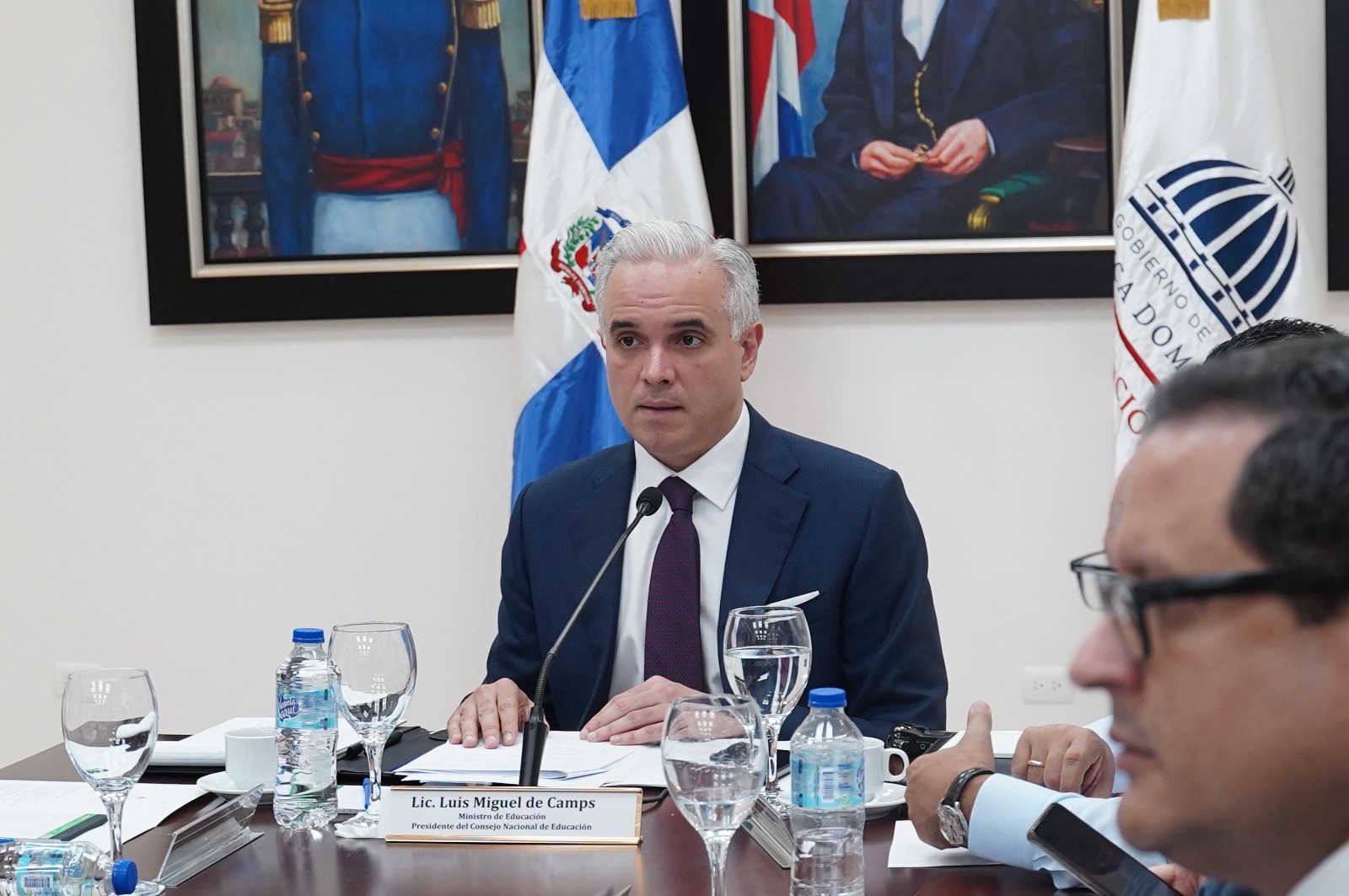 Ministro De Camps presenta hoja de ruta de su gestión y avance avances de cara al inicio del próximo año escolar ante CNE