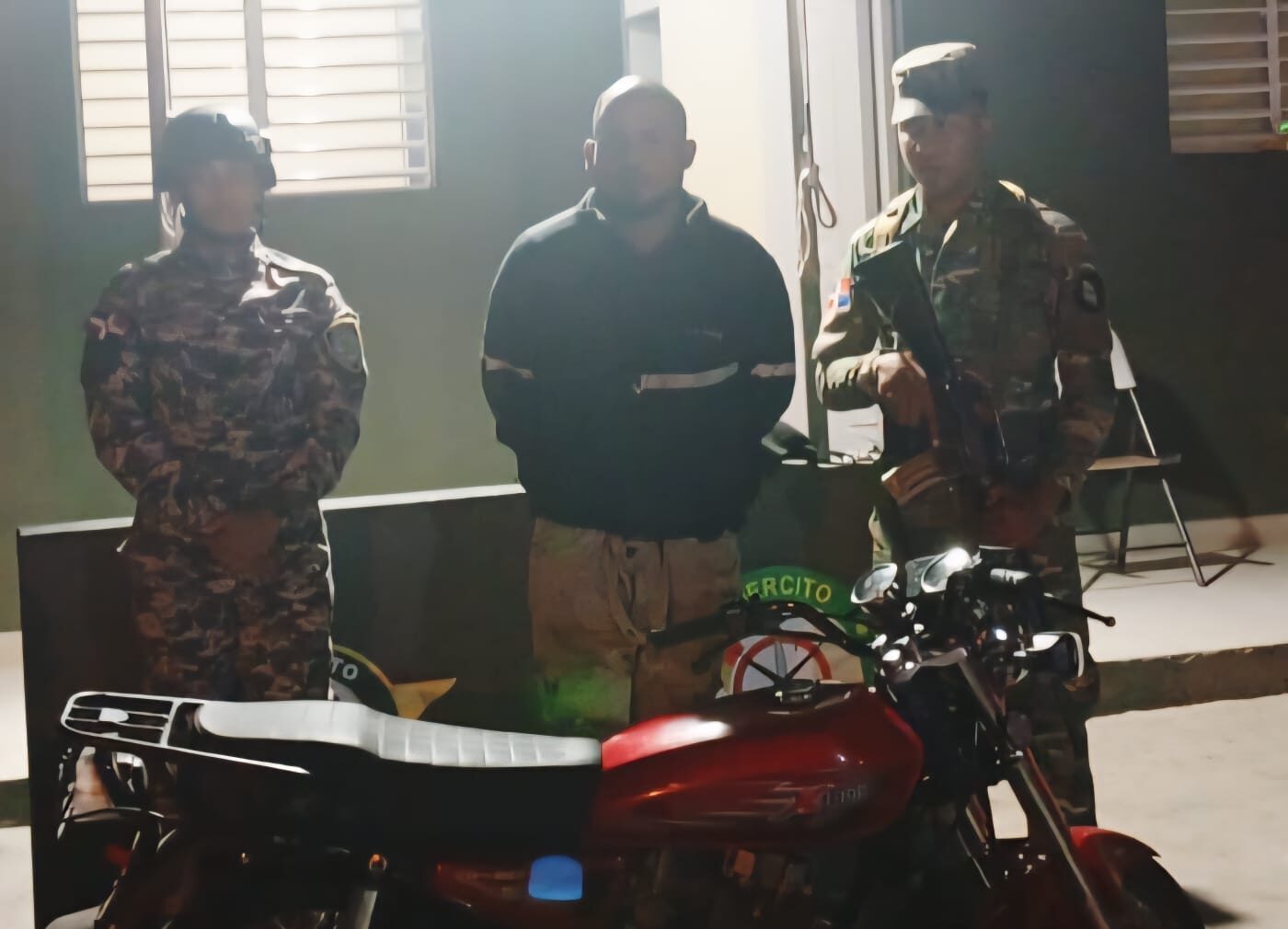 Ejército detiene hombre intentaba robar paneles solares en una finca en Santiago Rodríguez