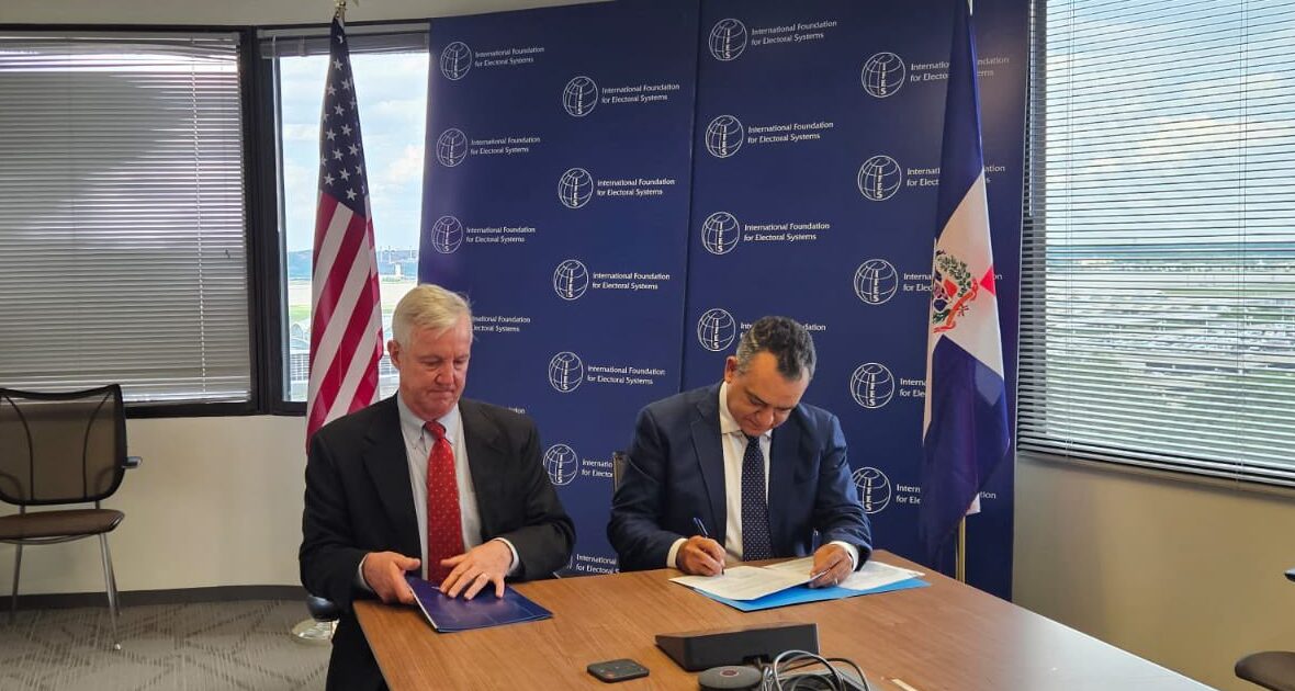 JCE firma dos acuerdos: uno con la OEA para la norma ISO Antisoborno y otro con IFES para el Plan Estratégico 2024-2028