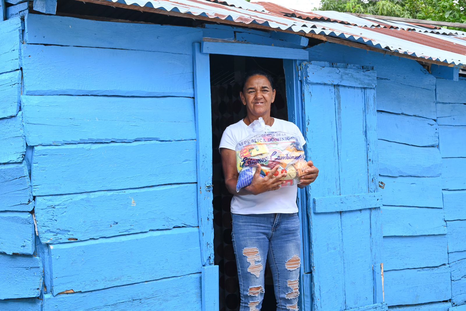 Comedores Económicos realizó operativo de raciones crudas en Ocoa durante dos días consecutivos