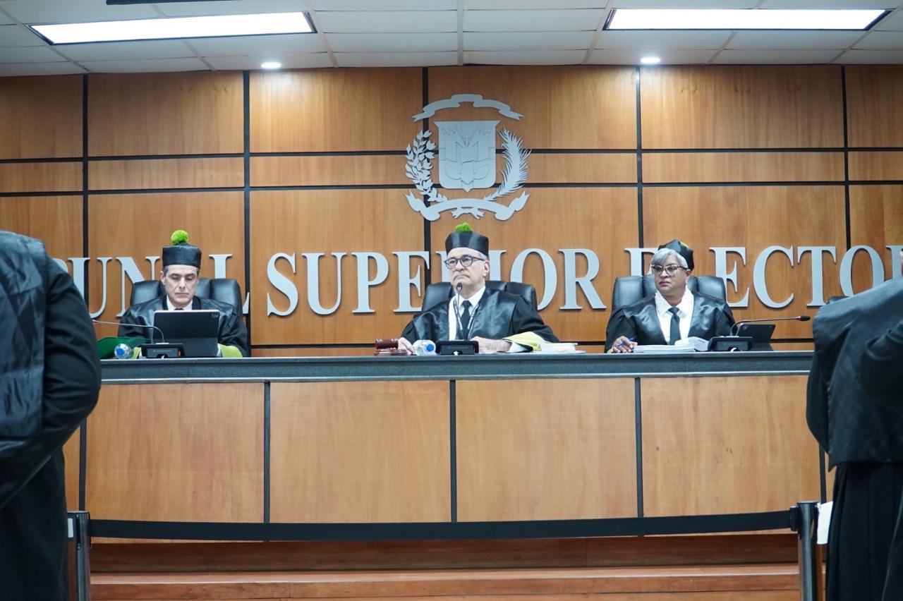 TSE dispone que la JCE emita nuevas resoluciones sobre categorización de partidos y distribución de fondos estatales