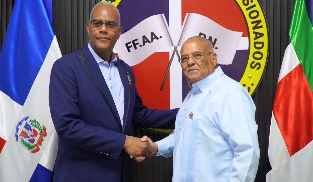 Hermandad recibe apoyo de Embellecimiento para restaurar sus Jardines