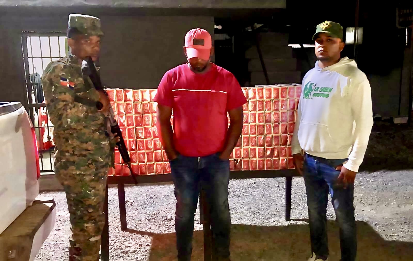En Navarrete ocupan contrabando de más de 68 mil cigarrillos en una camioneta