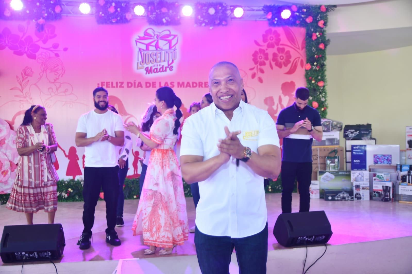 Diputado Joselito Echavarría celebra a lo grande su tradicional fiesta a las madres de Santo Domingo Este