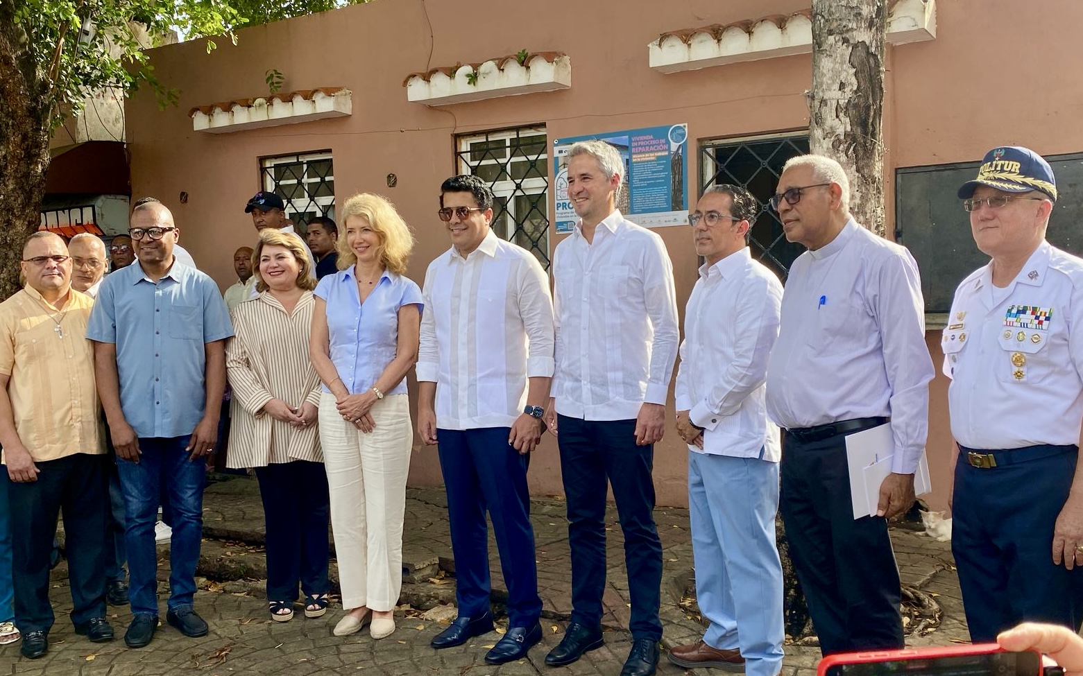 Ministro de Turismo deja iniciadas las obras del Programa de Mejoramiento de Viviendas en Ciudad Colonial