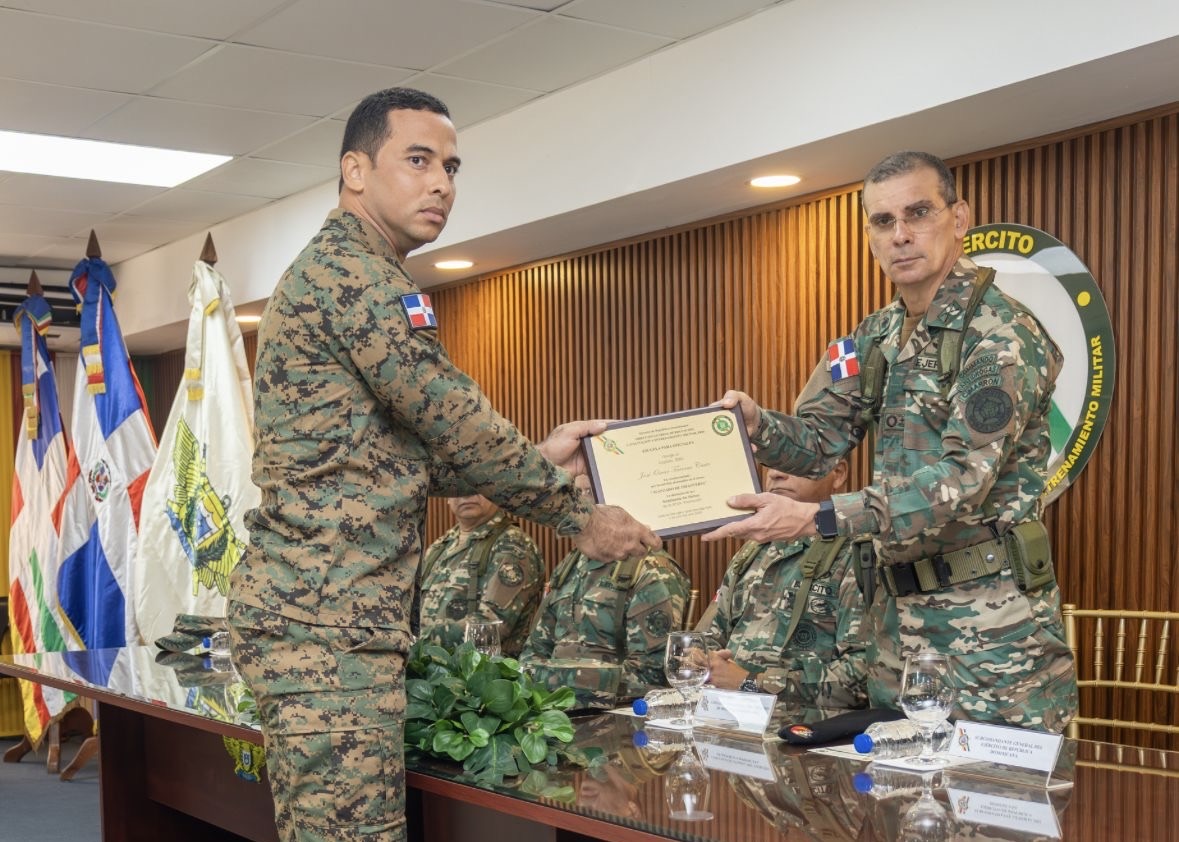 Ejército gradúa a 433 miembros en diferentes disciplinas de las Escuelas de Infantería