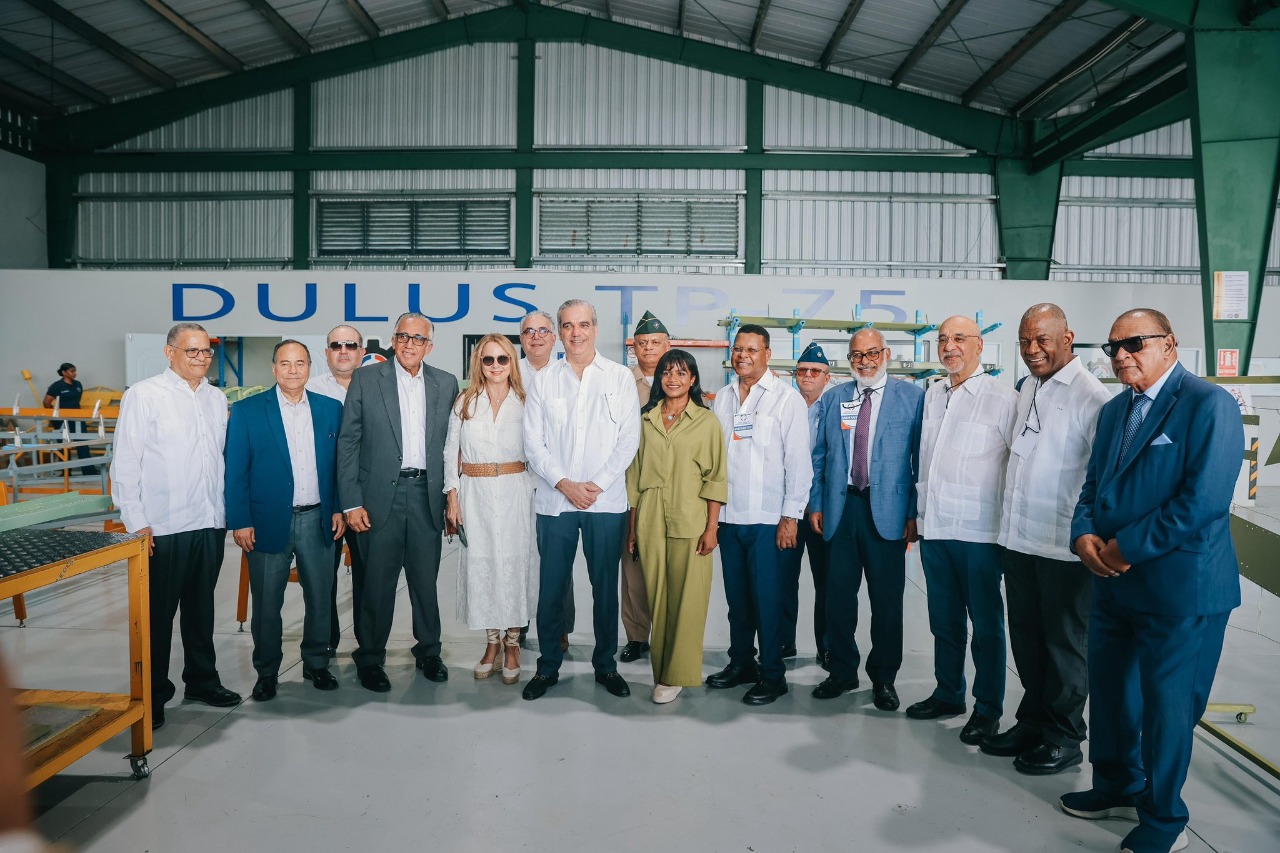 Presidente Abinader sigue reforzando y modernizando seguridad aérea del país con ensamblaje de los aviones TP-75 Dulus, en la Base Aérea de San Isidro