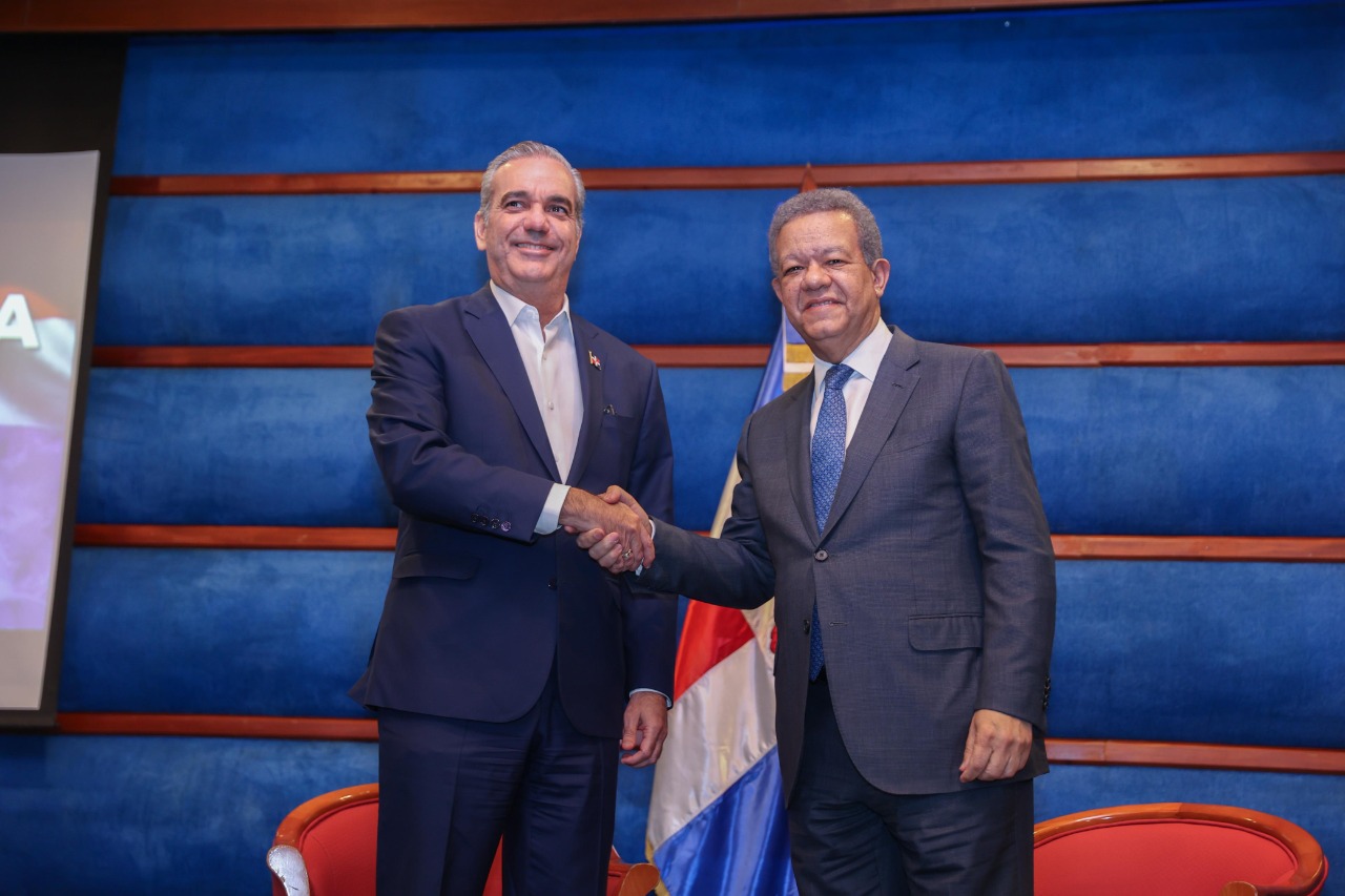 Presidente Abinader y expresidente Fernández se reúnen para reforzar posición unificada ante la crisis haitiana