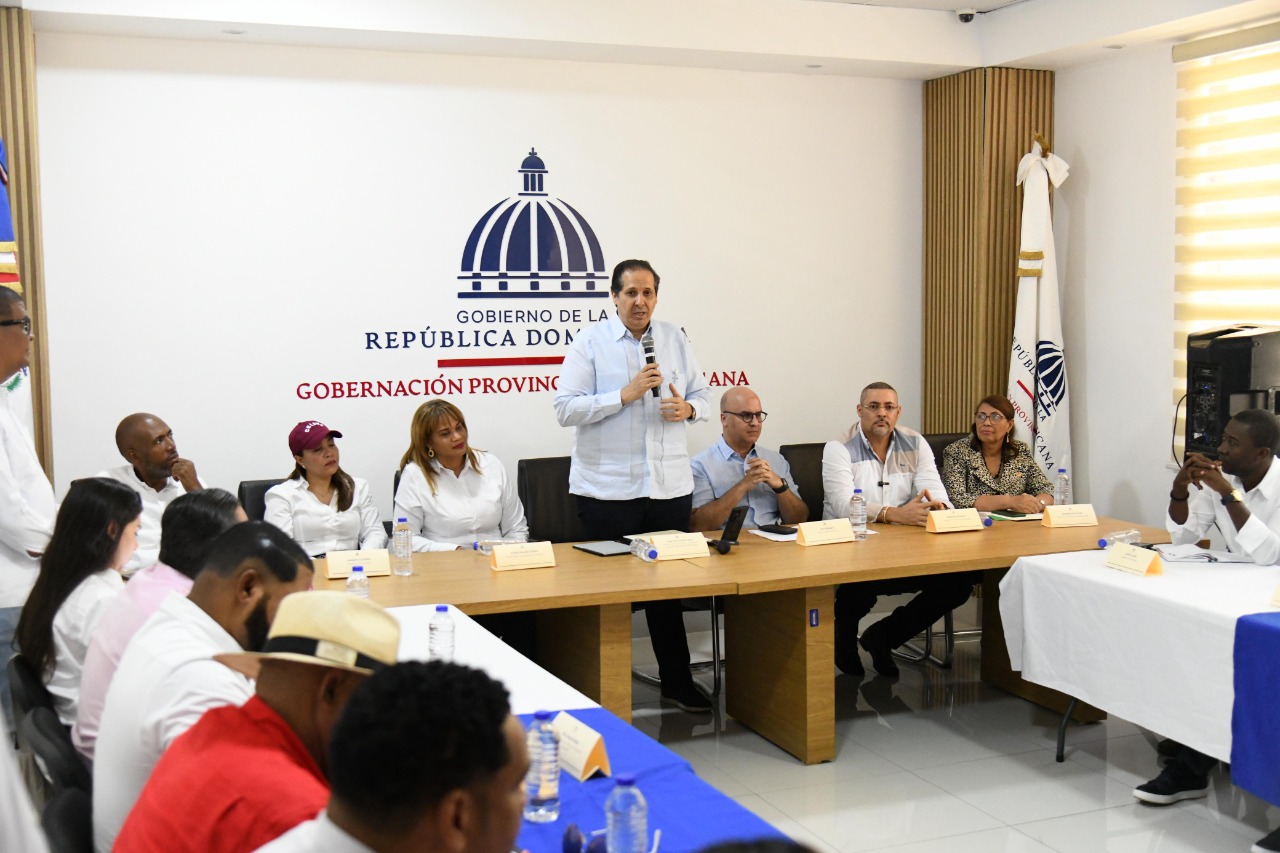 Víctor Atallah encabeza jornada de trabajo “El Gobierno en las Provincias” en La Romana